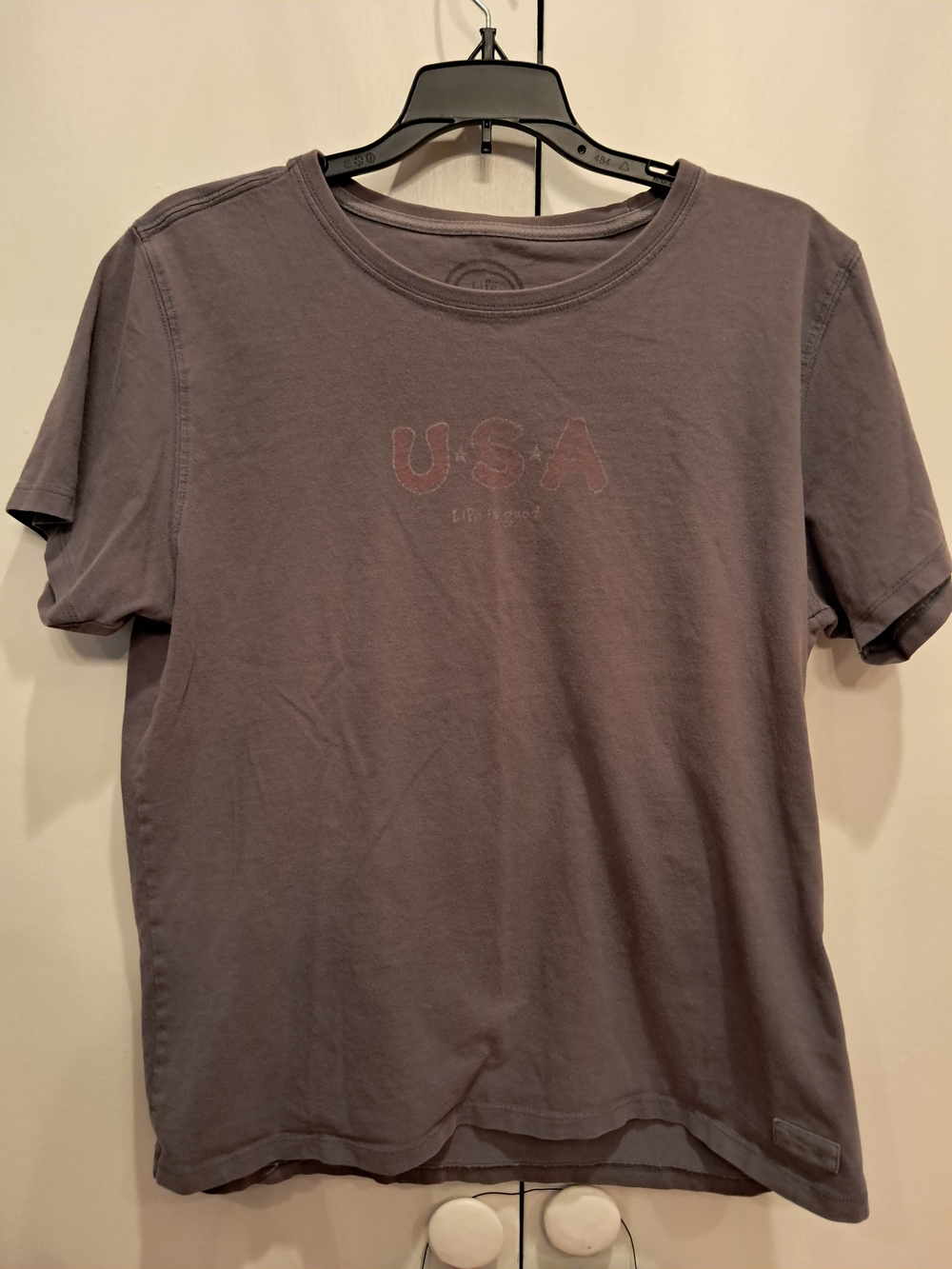 Life Is Good Women's USA Graphic Tee in Dusty Gray